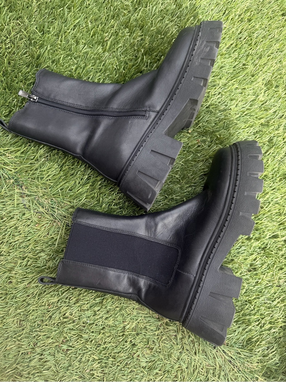 Steve Madden Black Leather Chelsea Boots